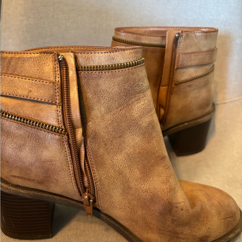 Gianna Bini  - Sz 8 Tan Leather Ankle Boots